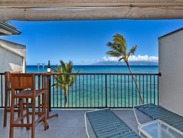 Luxury Oceanfront Condo in West Maui - Stunning Views & Amenities